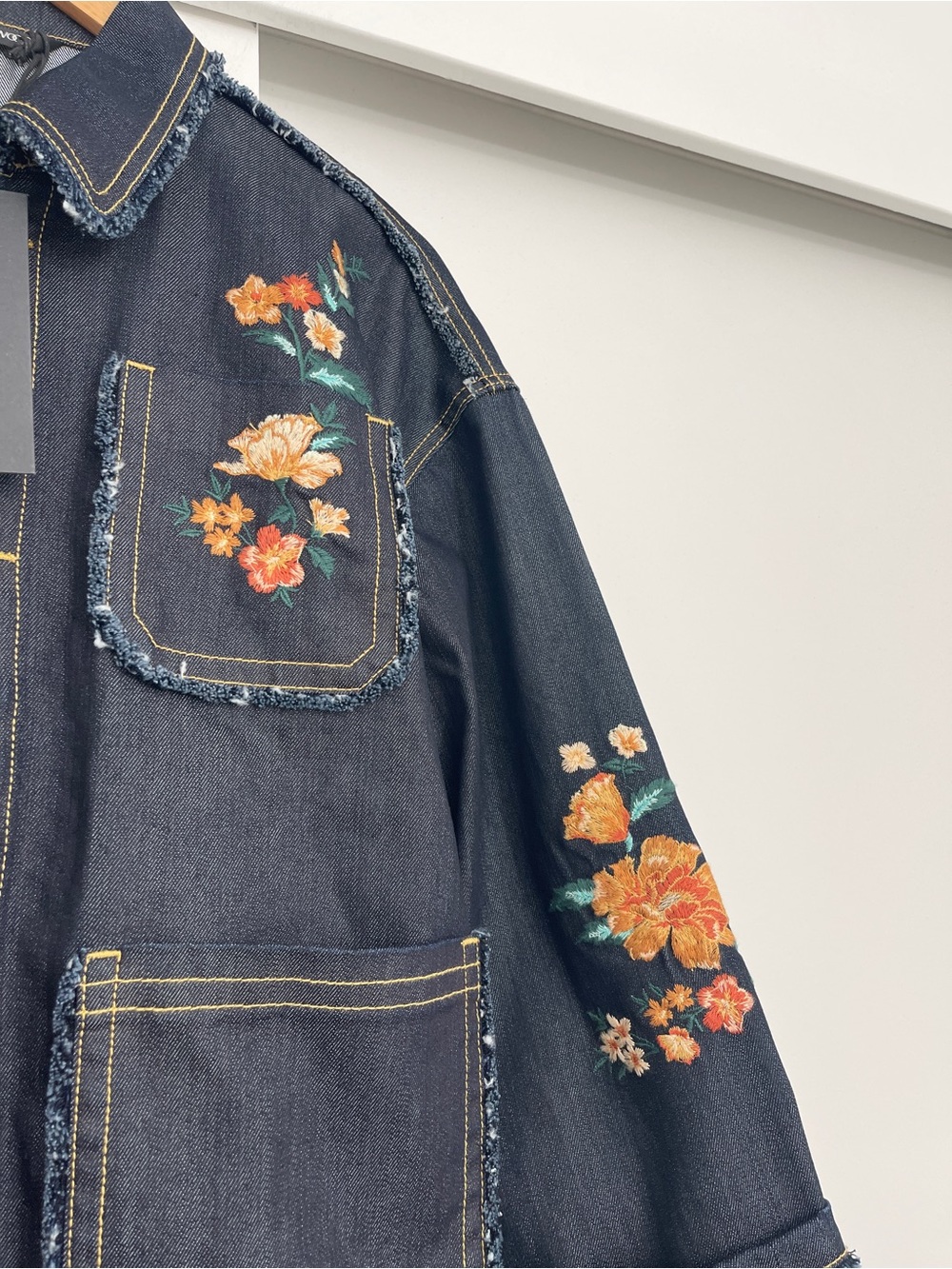 NWT Driftwood Embroidered Floral Denim Jacket Size Medium - Picture 3 of 6